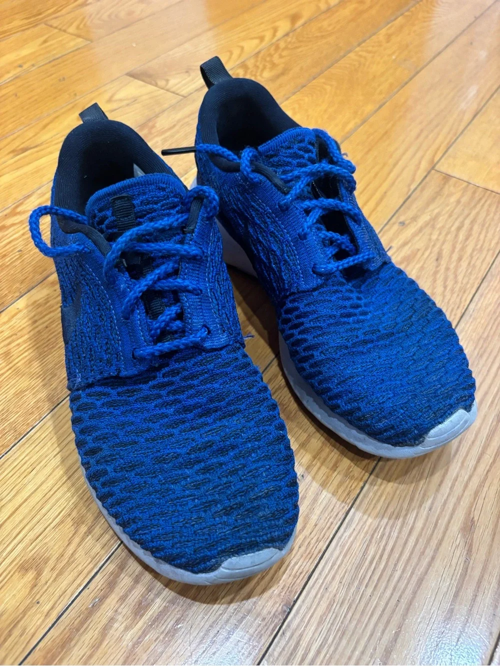 NIKE WOMENS ROSHE ONE FLYKNIT in BLUE Size: 7
